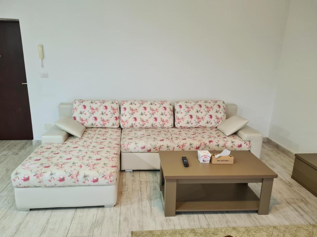 Cozy Apartment Arad Bagian luar foto