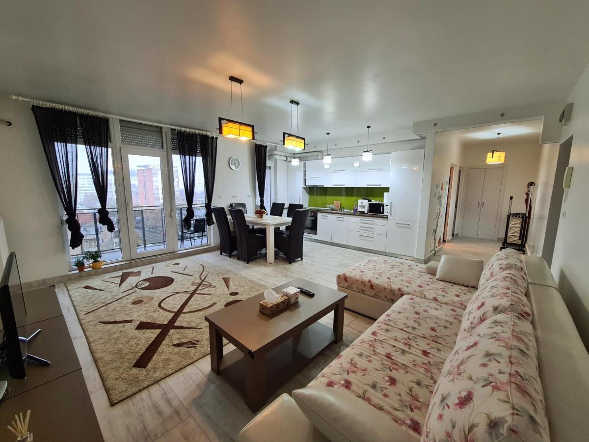 Cozy Apartment Arad Bagian luar foto