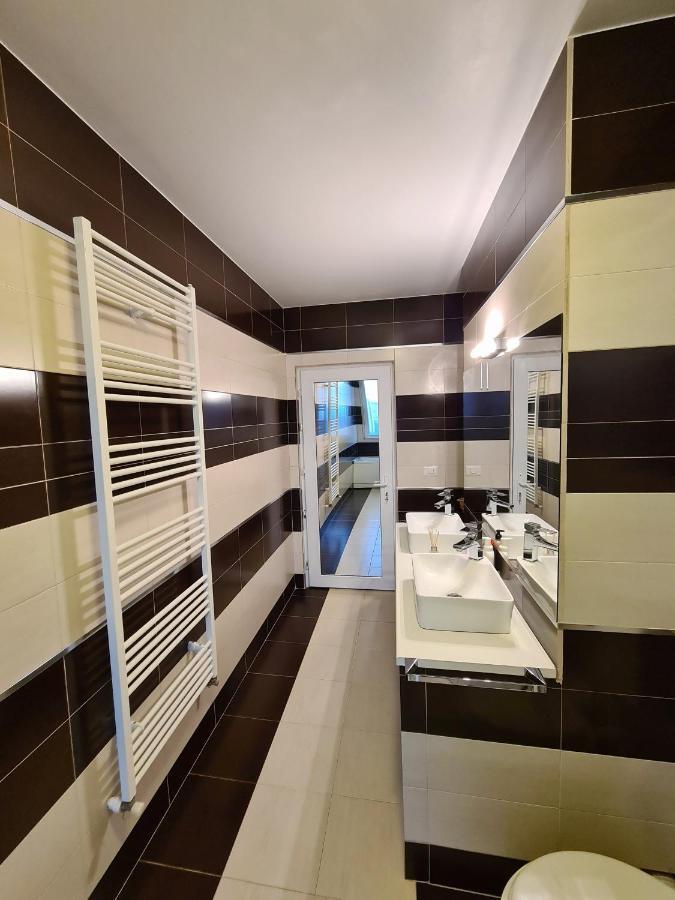 Cozy Apartment Arad Bagian luar foto